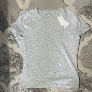 Abercrombie & Fitch Light Gray Short Sleeve Tee